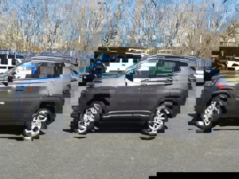 New 2024 Jeep Compass Latitude w/ Sun and Sound Group image 3