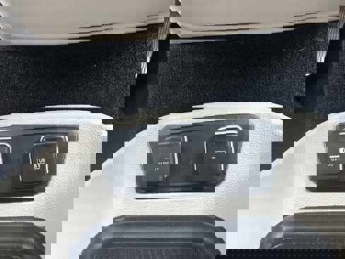 Used 2018 Chrysler Pacifica Touring-L image 40