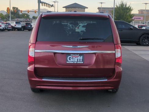 Used 2016 Chrysler Town & Country Touring w/ Driver Convenience Group image 7