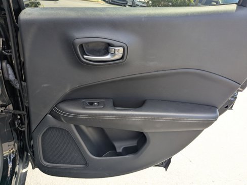 Used 2021 Jeep Compass Latitude image 33