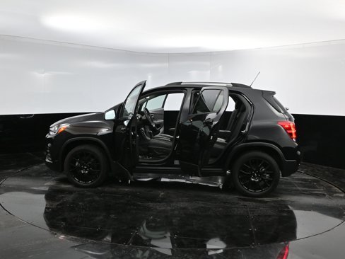 Used 2022 Chevrolet Trax LT w/ Midnight Edition image 36