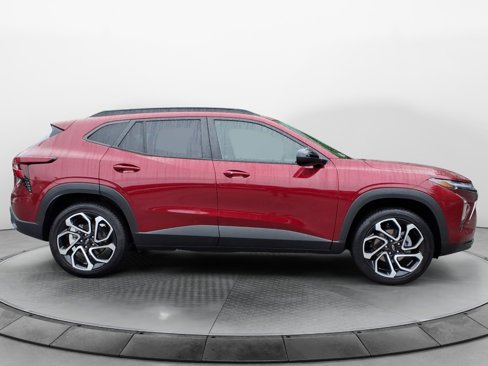 Certified 2024 Chevrolet Trax RS w/ Driver Confidence Package image 8