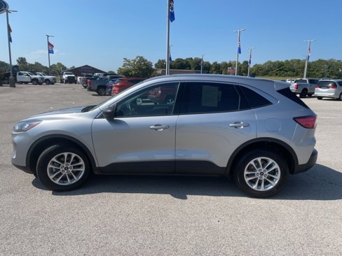 Used 2022 Ford Escape SE w/ Cold Weather Package image 5