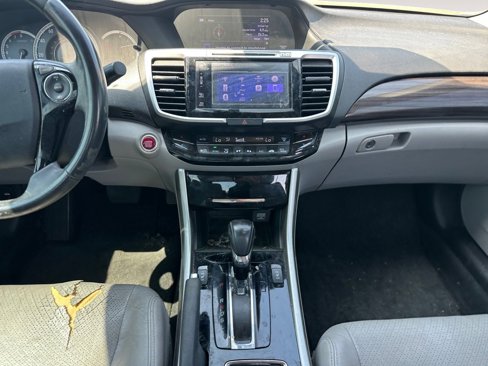 Used 2017 Honda Accord EX-L image 11