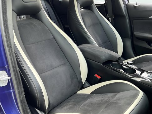 Used 2017 INFINITI QX30 Sport image 22