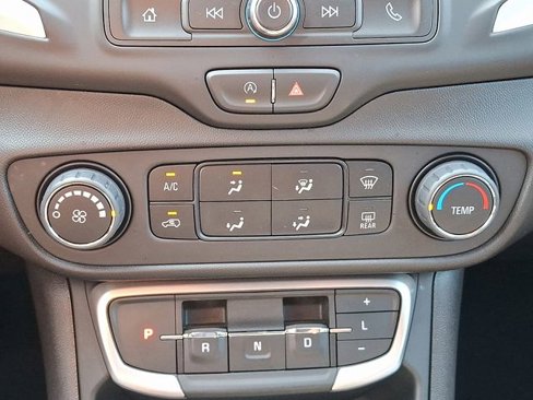 Used 2024 GMC Terrain SLE image 15