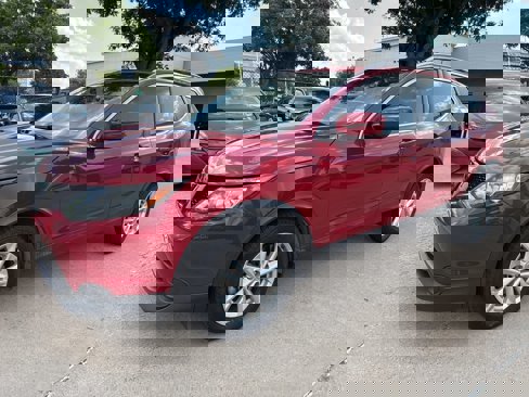 Used 2018 Nissan Rogue Sport SV image 2