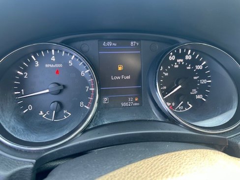Used 2019 Nissan Rogue SV w/ Premium Package image 17