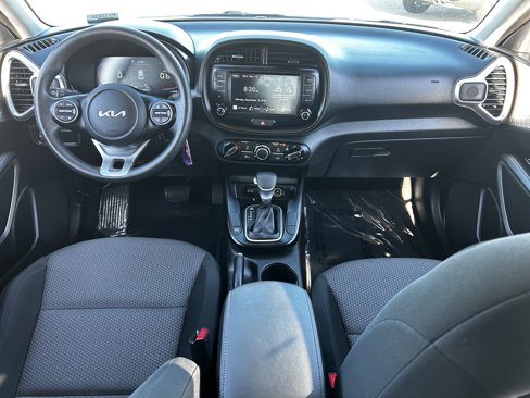 Used 2023 Kia Soul LX w/ LX Technology Package image 14