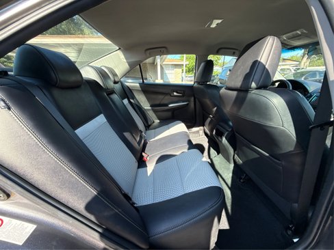 Used 2014 Toyota Camry L image 11