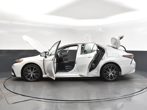 Used 2024 Toyota Camry SE image 34