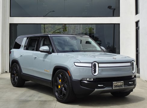 Used 2024 Rivian R1S Adventure image 10