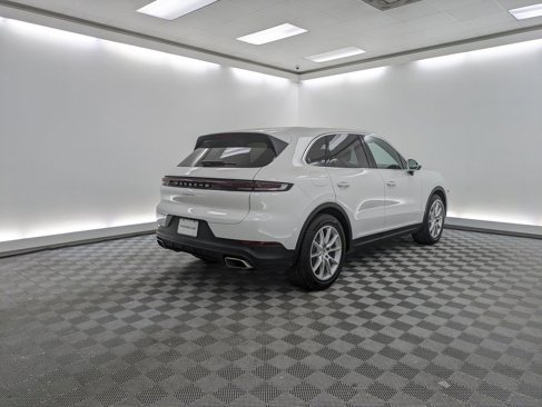 Used 2025 Porsche Cayenne image 9