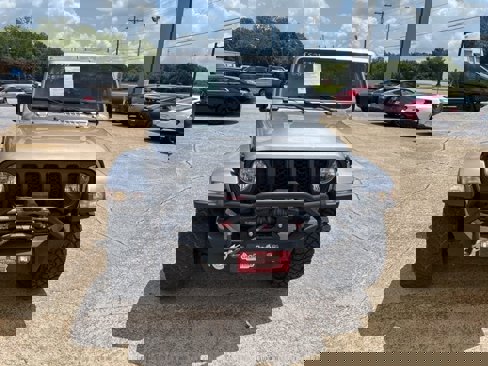 Used 2020 Jeep Gladiator Overland image 4