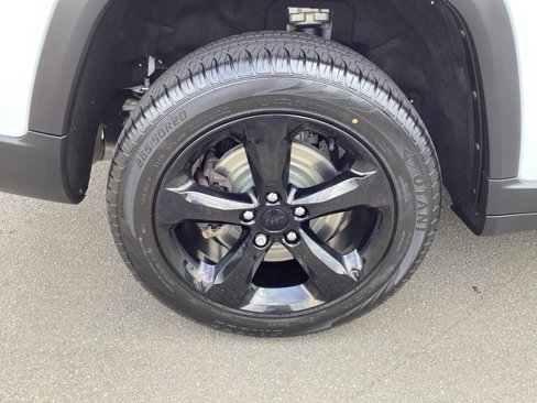 Used 2022 Jeep Grand Cherokee L Laredo image 11
