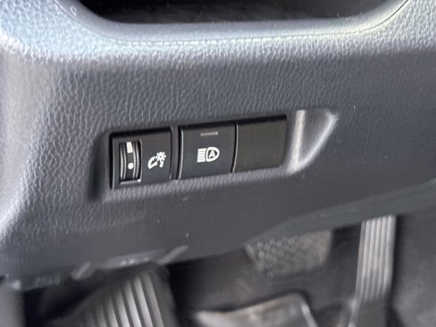 Used 2022 Toyota RAV4 LE image 28