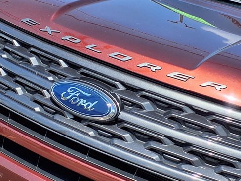 Used 2018 Ford Explorer XLT w/ Equipment Group 202A image 35