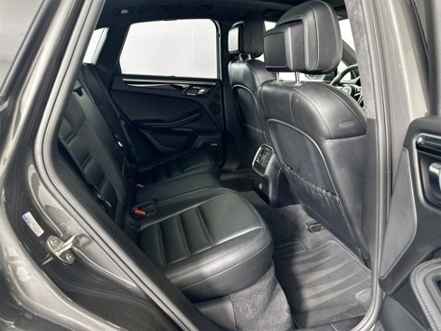 Certified 2018 Porsche Macan Turbo image 28