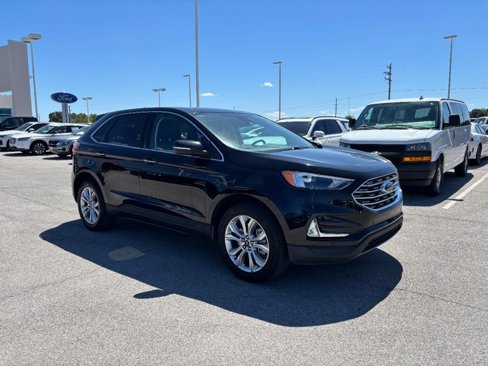 Used 2024 Ford Edge Titanium image 2