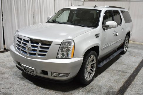 Used 2011 Cadillac Escalade ESV Premium image 2