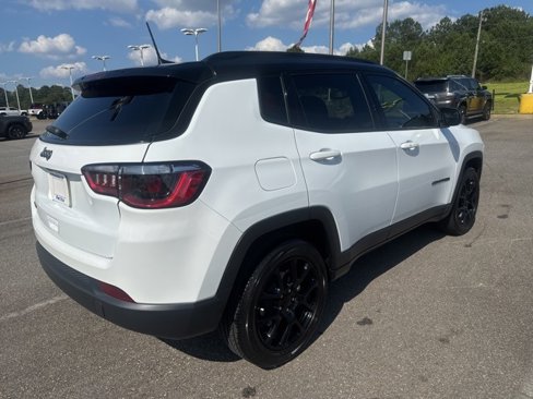 Used 2024 Jeep Compass Latitude w/ Convenience Group image 5