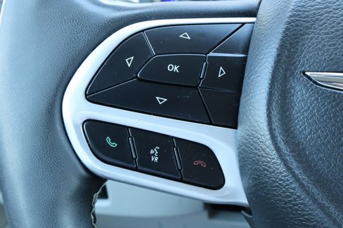 Used 2022 Chrysler Voyager LX image 13