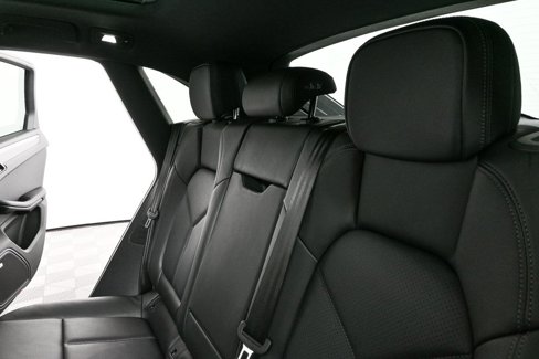 Used 2025 Porsche Macan image 23