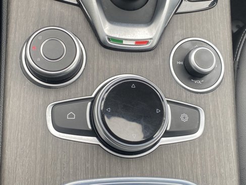 Used 2023 Alfa Romeo Stelvio Ti image 34