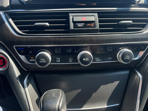 Used 2018 Honda Accord Touring image 32