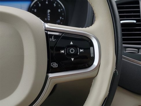Used 2022 Volvo XC90 T6 Momentum image 18