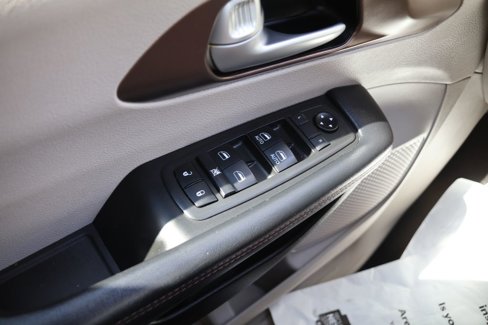 Used 2019 Chrysler Pacifica Touring-L image 18