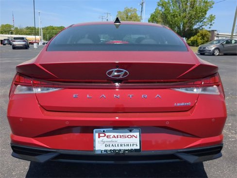 Used 2023 Hyundai Elantra Limited w/ Preferred Accessory Package image 5