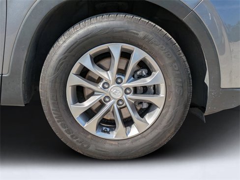 Used 2020 Hyundai Santa Fe SE image 11