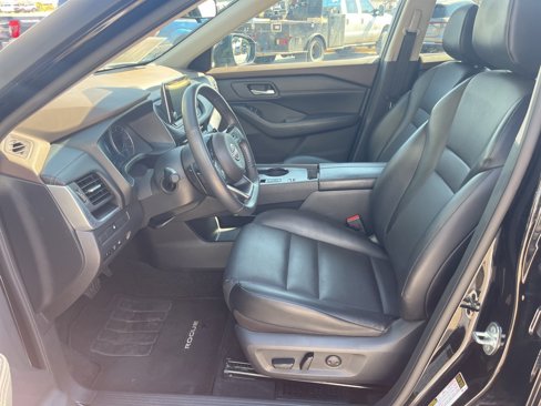 Used 2023 Nissan Rogue SV w/ SV Premium B Package image 14