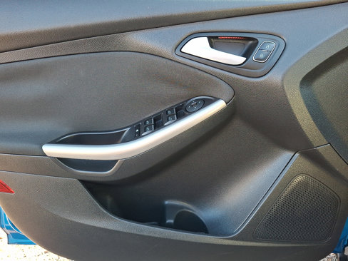 Used 2015 Ford Focus Titanium w/ Titanium Technology Package image 12