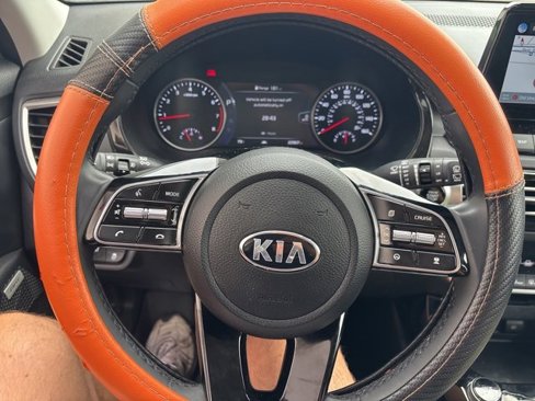 Certified 2021 Kia Seltos SX w/ SX Sunroof Package image 9