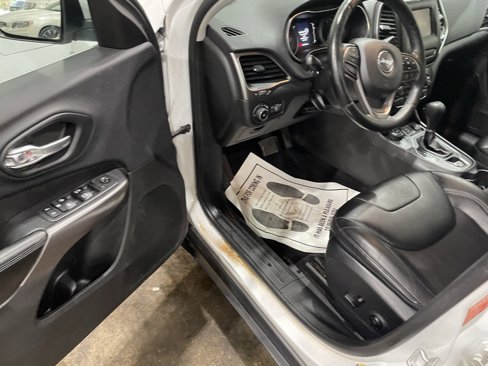 Used 2019 Jeep Cherokee Latitude Plus w/ Cold Weather Group image 36