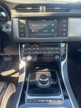 Used 2017 Jaguar XF Prestige image 10