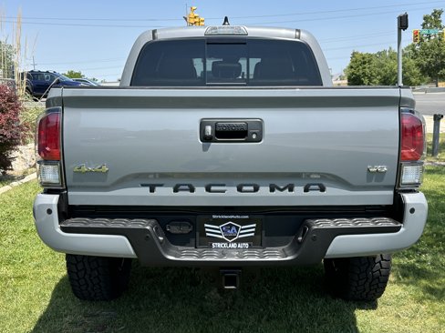 Used 2020 Toyota Tacoma Limited image 9