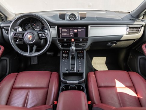Certified 2022 Porsche Macan image 12
