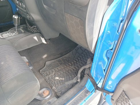 Used 2012 Jeep Wrangler Unlimited Sport image 33