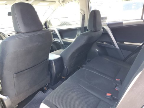 Used 2016 Toyota RAV4 LE image 10