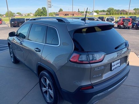 Used 2021 Jeep Cherokee Limited image 4