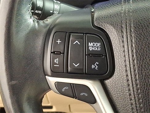 Used 2017 Toyota Highlander Limited image 25