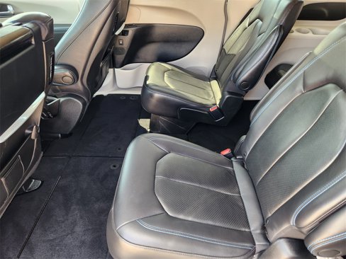 Used 2021 Chrysler Pacifica Touring-L w/ Uconnect Theater Family Group image 27