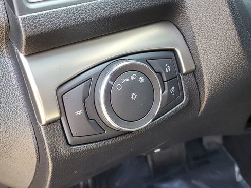 Used 2018 Ford Explorer XLT image 14