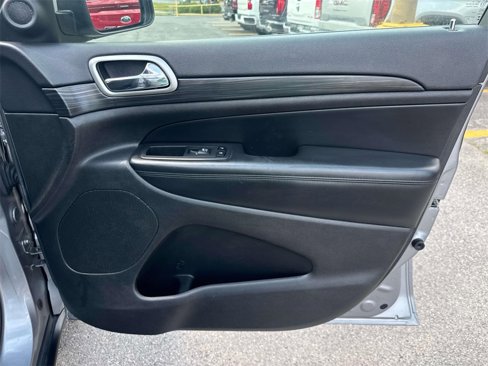 Used 2019 Jeep Grand Cherokee Laredo image 27