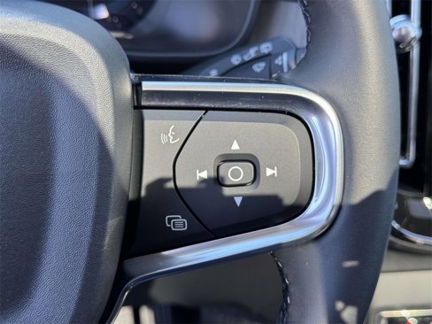 Used 2025 Volvo XC40 B5 Core w/ Climate Package image 20