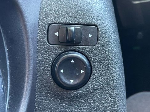 Used 2016 Nissan Rogue SV w/ SV Moonroof Package image 10