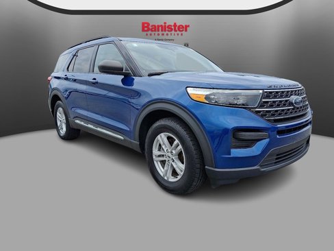 Used 2021 Ford Explorer XLT image 3